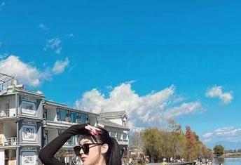 微密圈 – 资源丰富，120斤的小王同学的红色视角，真是限量版的眼睛！