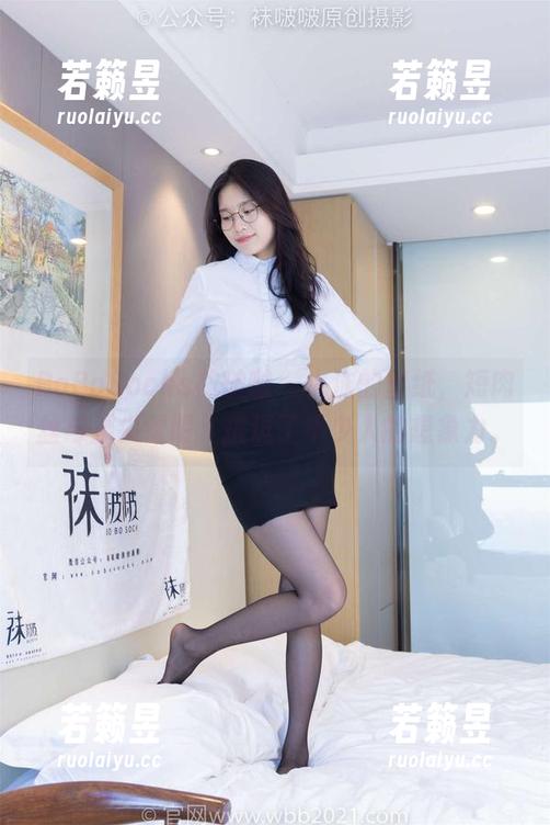 BoBoSocks袜啵啵 - 小沫的壁纸，短肉丝与脚尖透明，挑逗了不少人的想象力。