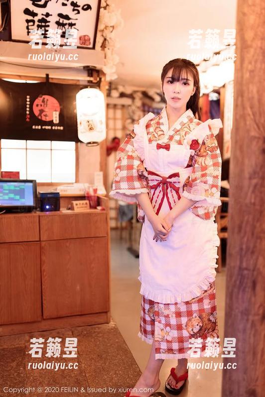 Feilin嗲囡囡 - 在泳池畔的就是阿朱啊：时而嬉闹时而沉思，你以为她在想谁呢？