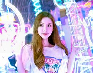 Feilin嗲囡囡 – 欣欣Rubybaby的吊带照，网盘里的“悬念”～