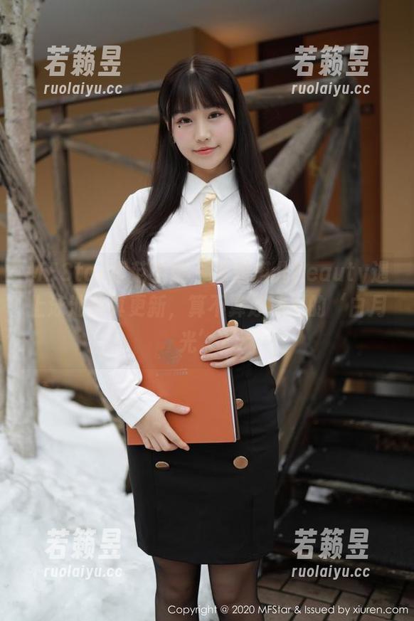 MFStar模范学院 - 当唐琪儿Beauty遇上泳池写真更新，算不算泳池里的‘白月光’？
