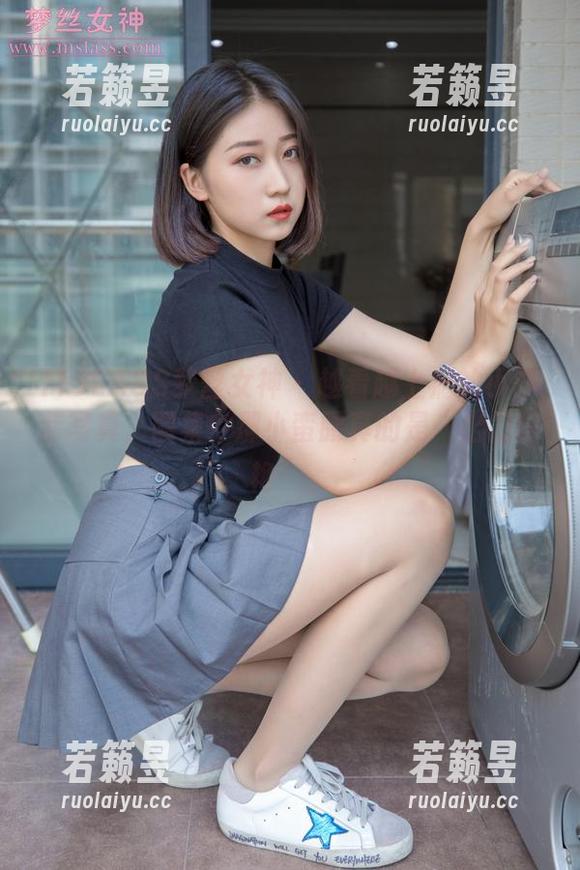 MSLASS梦丝女神-小亦菲 MSLASS梦丝女神 - 越看越上瘾的小亦菲写真,图集中那小蛮腰真的是“出门惊艳”。
