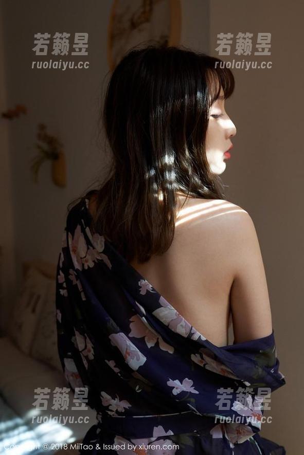 MiiTao蜜桃社 - 这里是李颖诗的教室合集，图片好像很有意思的样子。