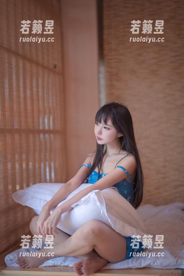 她叫Shika小鹿鹿，私拍图集里展现的御姐身姿…竟然有点让人失控！