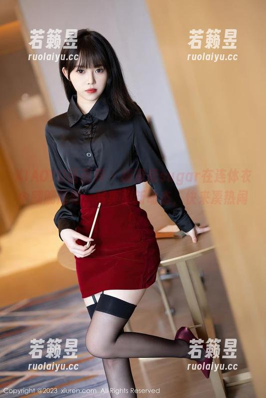 XIAOYU语画界-杨晨晨sugar XIAOYU语画界 - 杨晨晨sugar在连体衣中翩翩起舞,写真集新动态,快来凑热闹!