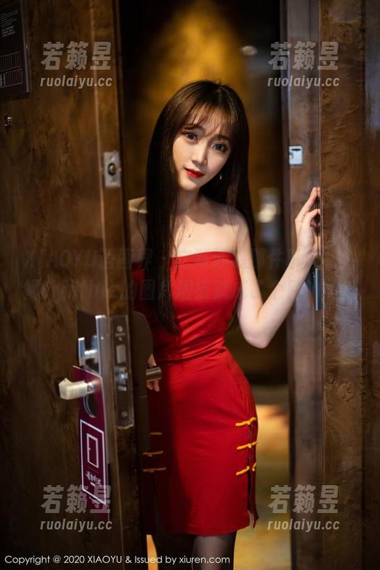 XIAOYU语画界 - 定制泳装那件事，杨紫嫣Cynthia的图片瑕疵就成了个别的美好。