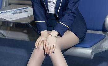 Xiuren秀人网 – Cherry绯月樱的灰丝写真：黑色修罗场还是温柔陷阱？
