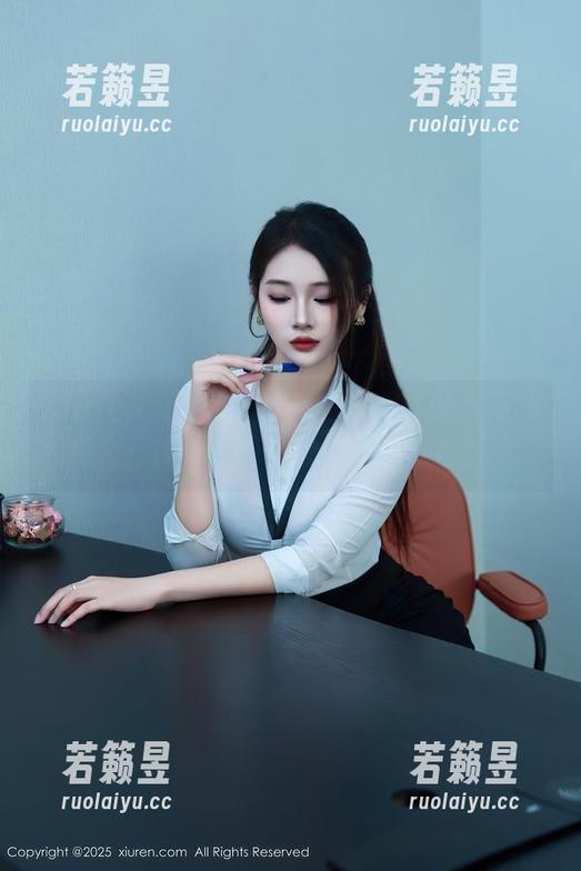 Xiuren秀人网 - 运动与周周不吃香菜的契合，咦，原图里有什么我没看到？