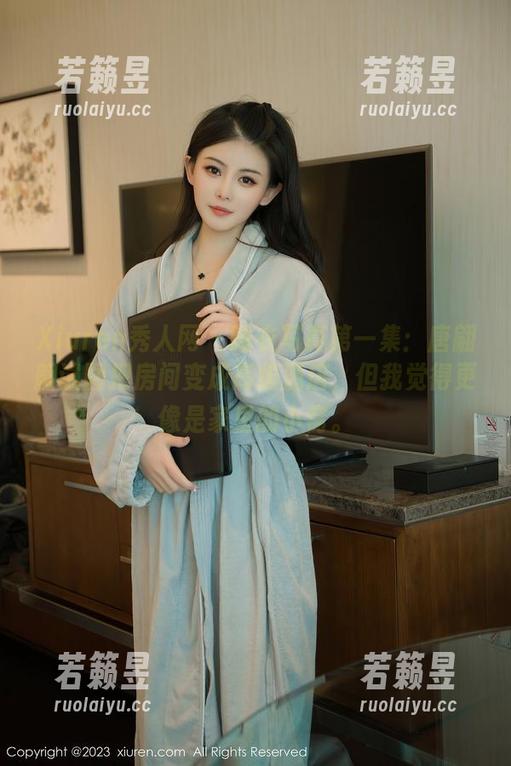 Xiuren秀人网-唐翩翩 Xiuren秀人网 - 睡衣写真第一集:唐翩翩试图把房间变成高级酒店,但我觉得更像是家里的小窝。