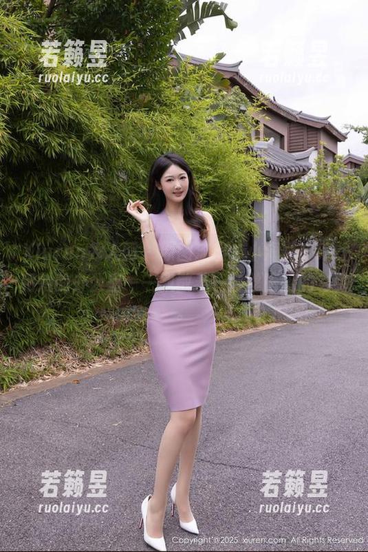 Xiuren秀人网 - 原图流出，小海臀Rena和她的办公室——飘散着一丝丝暗暗的勾引。