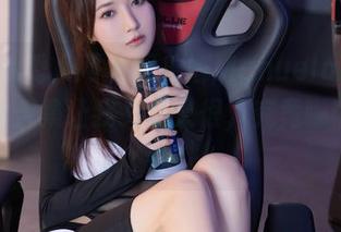 Xiuren秀人网 – 玛鲁娜Manuela呀，你的眼镜合集让我又爱又恨，究竟哪个更吸引？