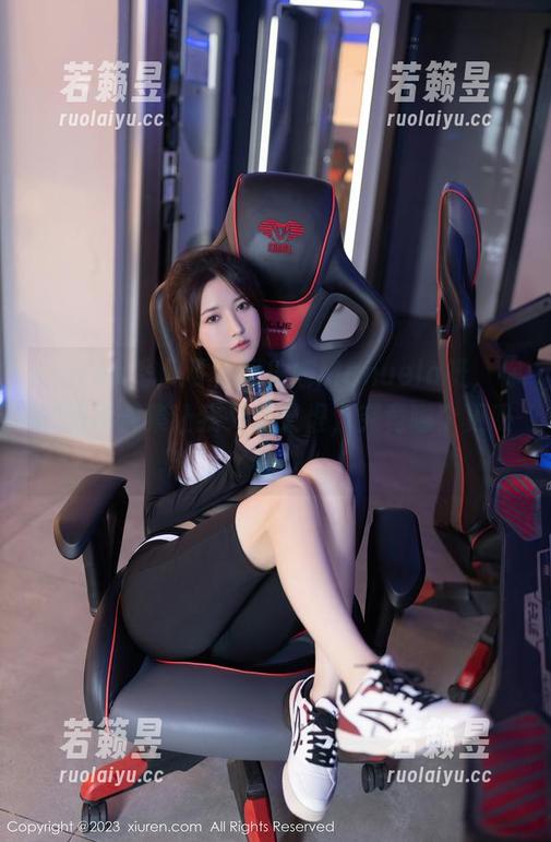 Xiuren秀人网-玛鲁娜Manuela Xiuren秀人网 - 玛鲁娜Manuela呀,你的眼镜合集让我又爱又恨,究竟哪个更吸引?