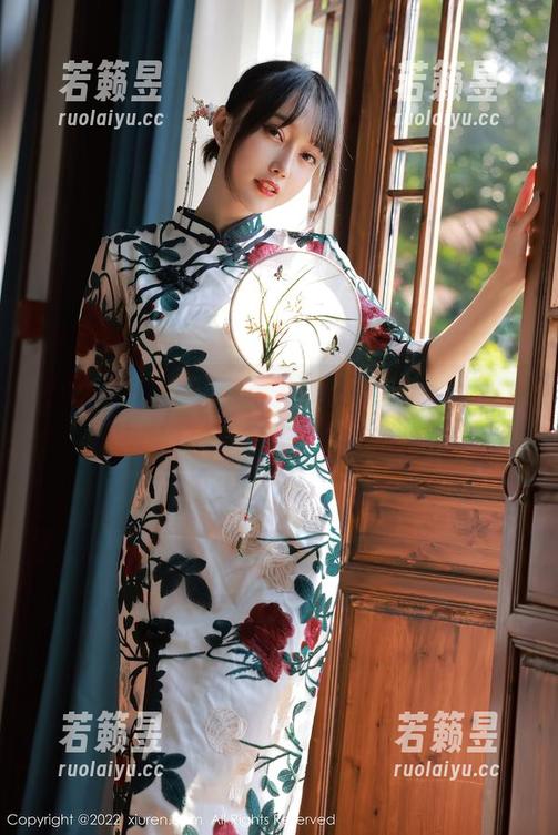 Xiuren秀人网-糖豆sisi Xiuren秀人网 - 糖豆sisi的一组精选美腿套图,轻轻一看停不下来