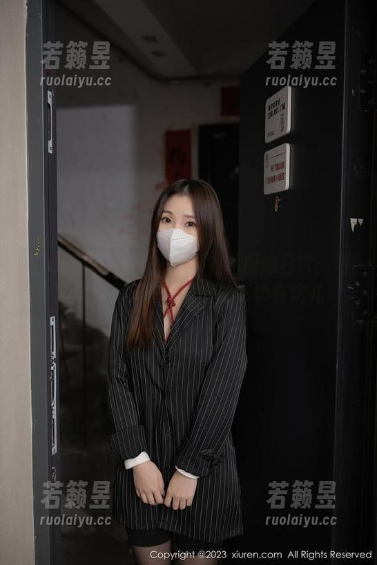Xiuren秀人网 - 罗爱乔的厨娘日常：写真集分享，快乐做菜的秘诀在这儿