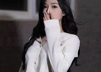 Xiuren秀人网 – 讽刺不绝于耳的私房，谢小葱空姐扮演得有点过火？