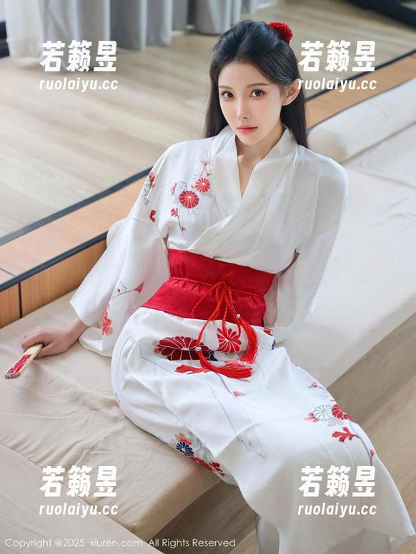 Xiuren秀人网 - 雨儿1494的纯白时光精选图片，此处有点纯粹，和小小的俏皮。