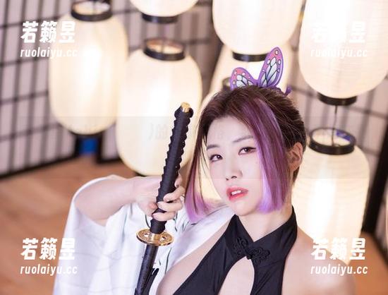 照片里Yebin(전예빈)的宅家风格，我怀疑她是不是在搞隐居