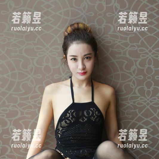 YouWu尤物馆-FoxYini孟狐狸 YouWu尤物馆 - FoxYini孟狐狸的作品,连衣裙也能成为心理战的武器。