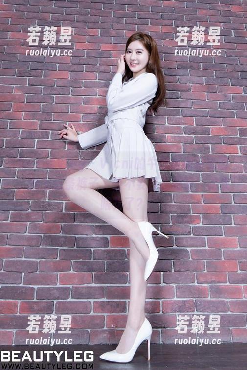 beautyleg-Vicni beautyleg - Vicni的牛仔裤最新套图,穿上这条裤子,要不要这么瘦呀,是我眼花了?