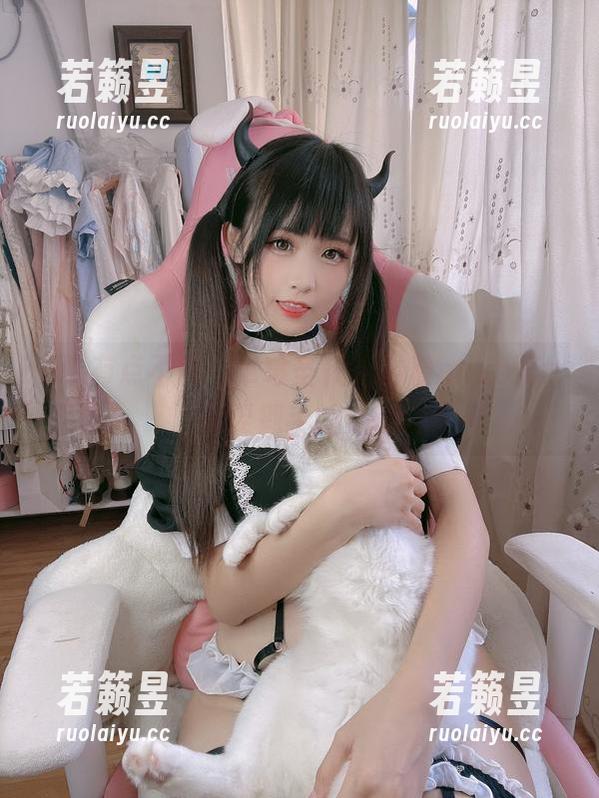 miko酱ww 资源有点不够,草莓圣代,看着miko酱ww要剁手的冲动