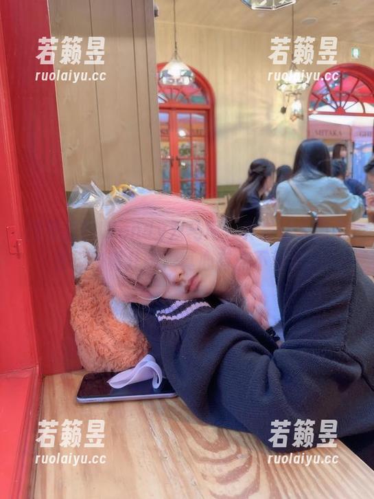 wendydydydy_酱油 图包里的Wendy双马尾,真是让人忍不住想多看几眼,真心有点不科学。