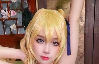 免费！七七娜娜子的竞泳套图，快来拿“霹雳”姿势！