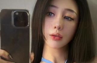 微密圈 – 一组高清图库的不爱笑的赛琳少女照，传统与个性就这样碰撞着。