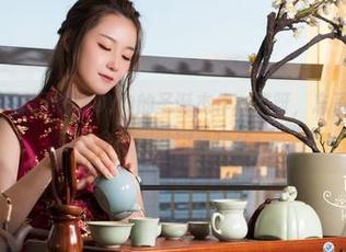 克拉女神 – 高清下载YOYO的圣诞杰作，哎呀，忘了说，可能真的会让你盯得有点久。