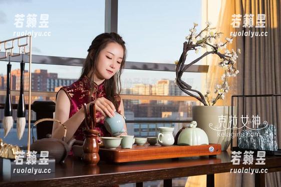 克拉女神 - 高清下载YOYO的圣诞杰作，哎呀，忘了说，可能真的会让你盯得有点久。