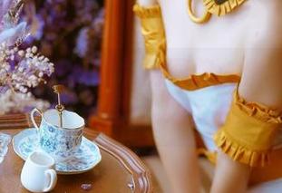 冲田凛花rinka的私房图集：绫波芭蕾旗袍的组合，真是让人意外的和谐！