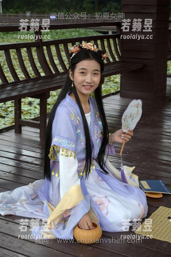 初夏女神-点点 初夏女神 - 让点点的运动青春充实你的下载列表,这组照片太带感!