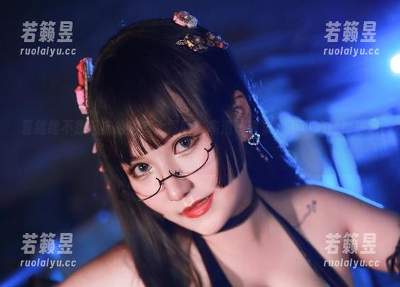 夏鸽鸽不想起床的浴室大冒险：高清写真集，不小心就掉进镜子里啦！