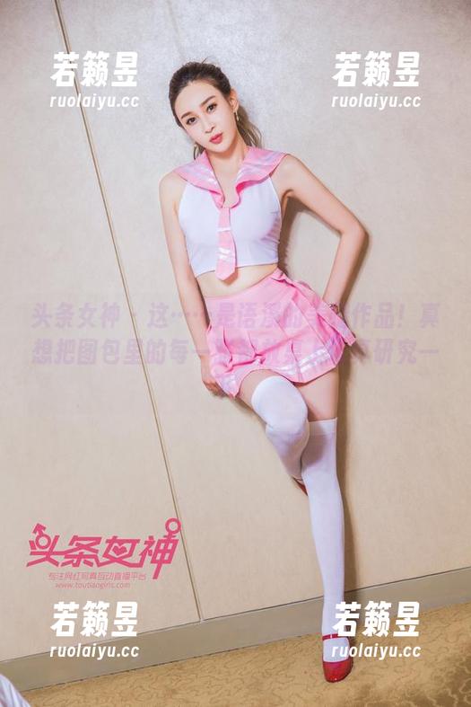 头条女神 - 这……是语溪的美腿作品！真想把图包里的每一张都放桌上认真研究一下。