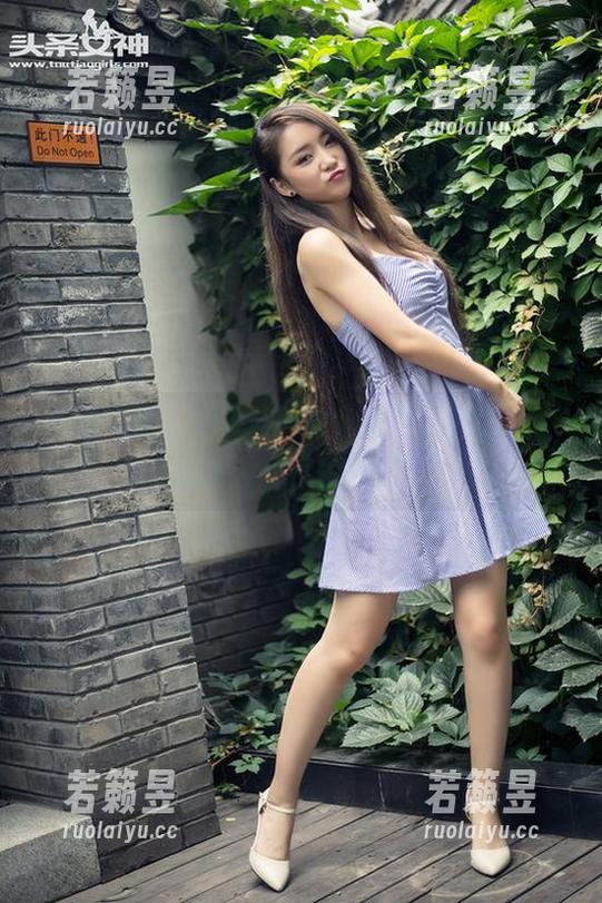 头条女神 - 钟晴的死库水原图，实在让人忍不住想多看两眼！