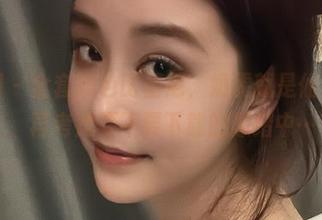 微密圈 – 全套黑色比基尼，奶雯就是仙女本人，再考虑要不要下载的思绪中…