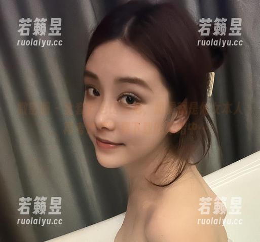 微密圈 - 全套黑色比基尼，奶雯就是仙女本人，再考虑要不要下载的思绪中…