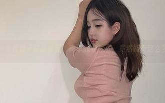 微密圈 – 小优优子校服套图：简单的衣服下，竟然能有这么多种味道