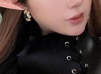 当游戏角色穿上旗袍时，小容仔咕咕咕w与尼尔2B共享作品集，下载立马！