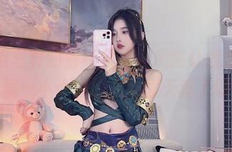 这一组写真的清纯风格，突然让我想到小时候…小小奶瓶儿也太天真了吧？