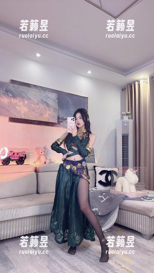 小小奶瓶儿 这一组写真的清纯风格,突然让我想到小时候…小小奶瓶儿也太天真了吧?
