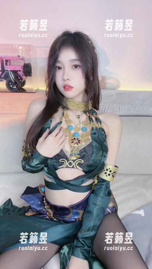 小小奶瓶儿 小小奶瓶儿的白衬衫:无圣光,却自带光环的写真之旅