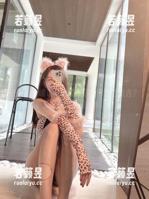 微密圈 - 谁说马甲线不可以和随性结合？小玉吃果冻私拍告诉你！