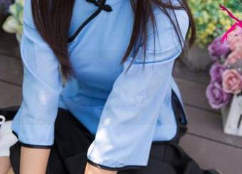 尤果网 – 穆菲菲的在线泳池写真，水波声中藏着的轻松和随意
