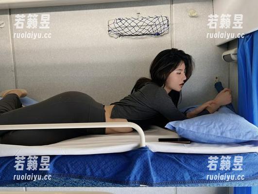 就是阿朱啊 微密圈 - 红裙加持,就是阿朱啊的福利图包提醒你别眨眼。