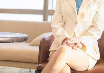 亲身体验抖娘利世的碎花内衣COS，原图中隐约的俏皮，好像香气都飘出屏幕外了