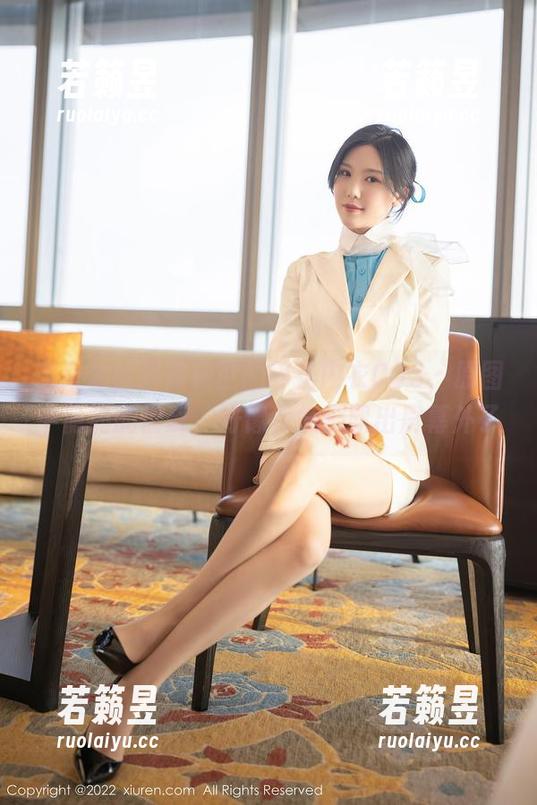 亲身体验抖娘利世的碎花内衣COS，原图中隐约的俏皮，好像香气都飘出屏幕外了