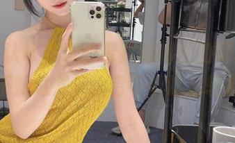 如果不认认真真的看抖娘利世的写真，真的不知道龙年大吉可以这么轻松。