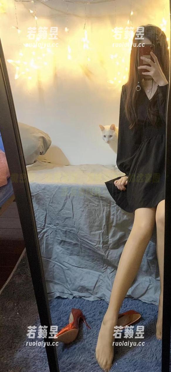 提袜少女 微密圈 - 收起泳装,提袜少女选的这套图我反复回味!