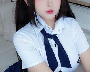 日奈娇的最新写真，奶牛风格也是够特别，谁能想到她会这么干？