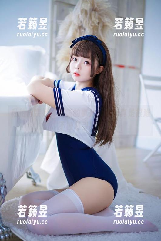 日奈娇 私拍日奈娇,眼镜的事儿,看来真是很难不被吸引啊...